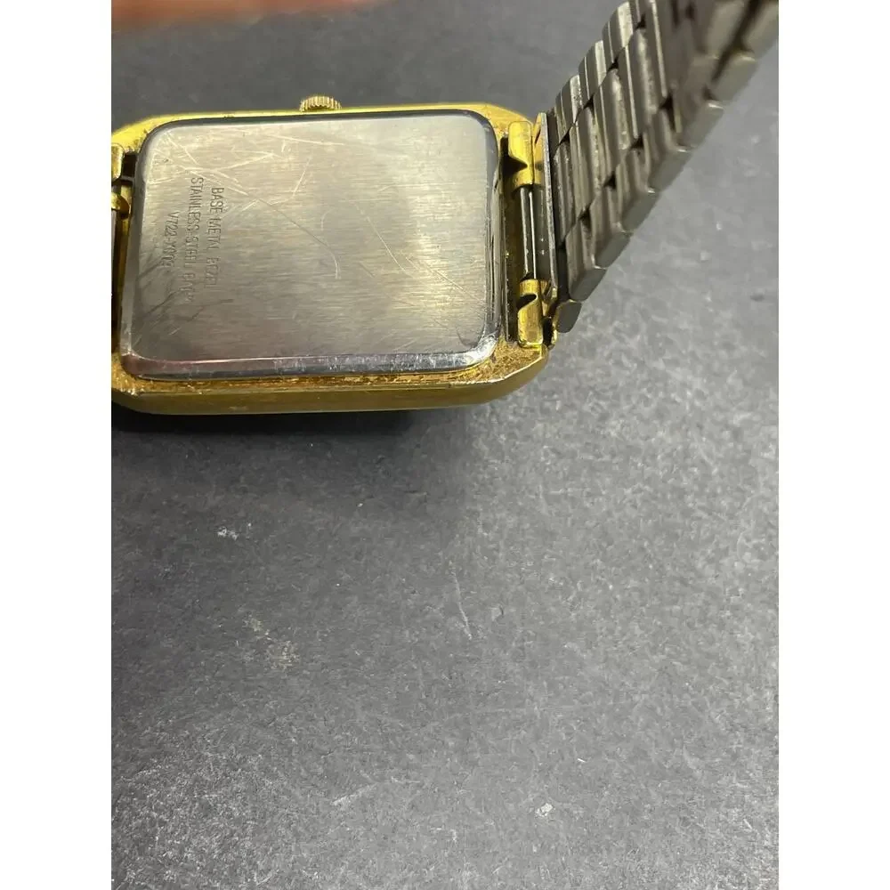 Pulsar Quartz VZ22-X009 Watch Gold Tone Rectangular Black Dial Vintage Band